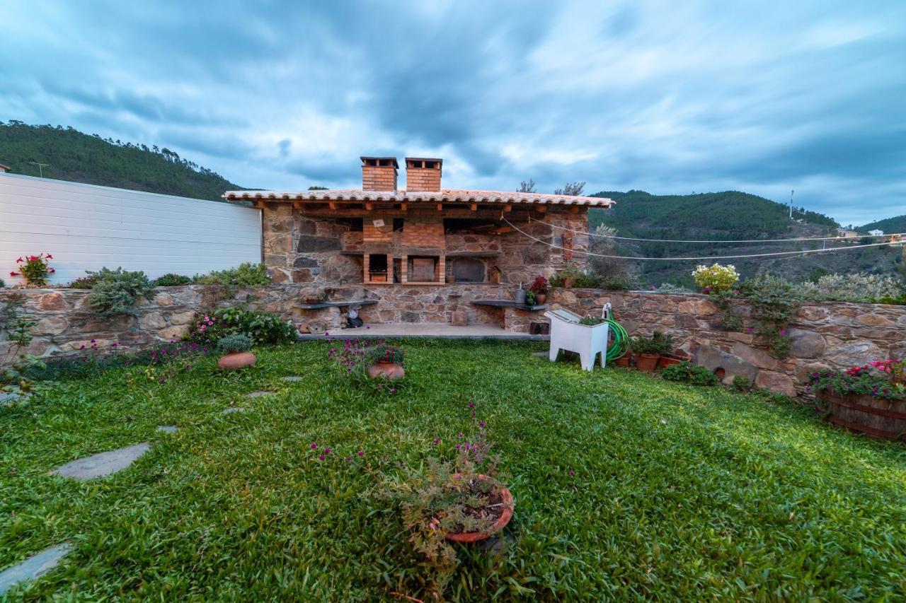 O Palheiro - Vista Panoramica E Jacuzzi Vendégház Sobreira Formosa Kültér fotó