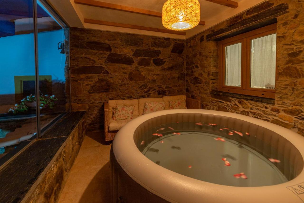 O Palheiro - Vista Panoramica E Jacuzzi Vendégház Sobreira Formosa Kültér fotó