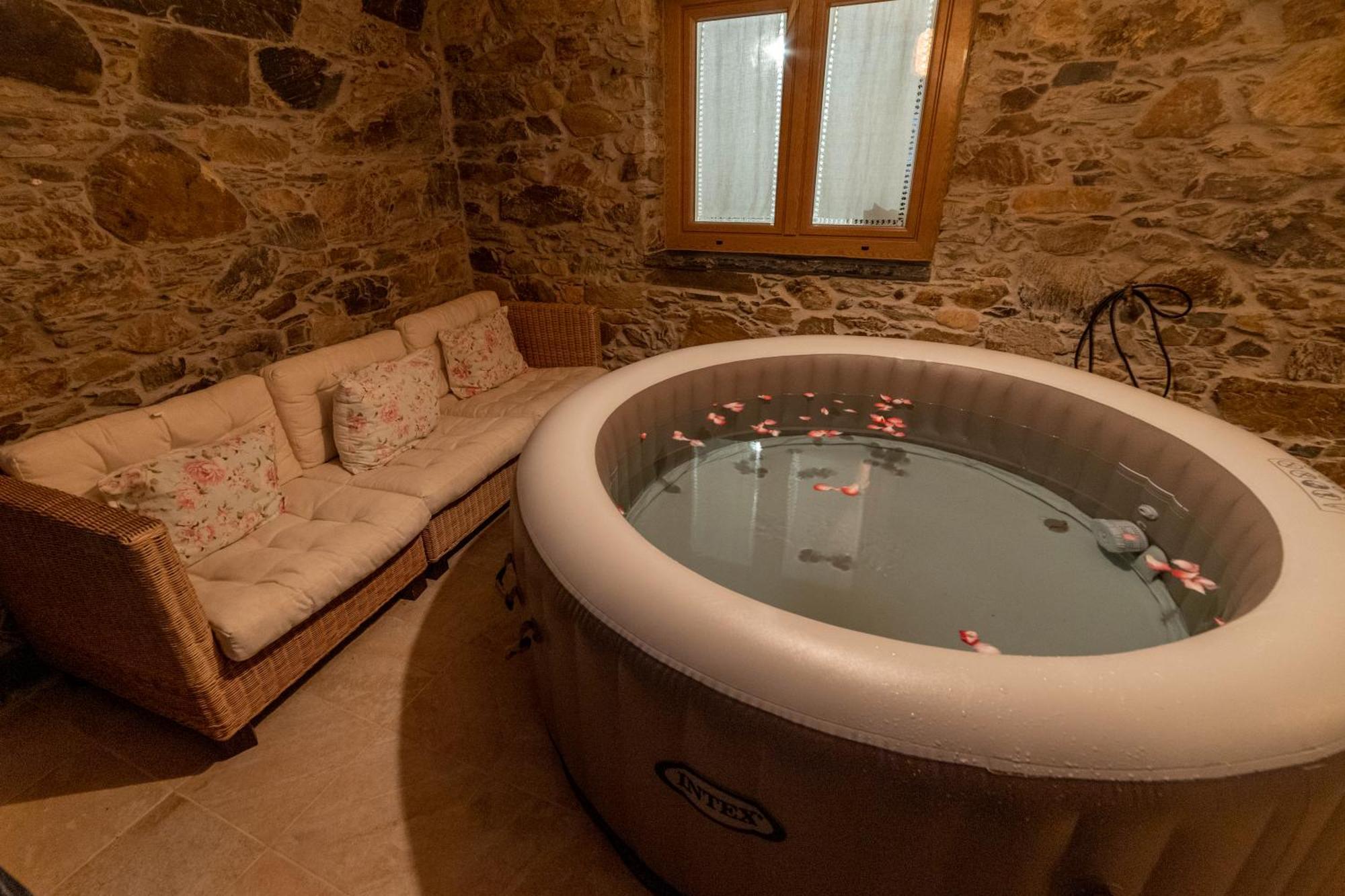 O Palheiro - Vista Panoramica E Jacuzzi Vendégház Sobreira Formosa Kültér fotó